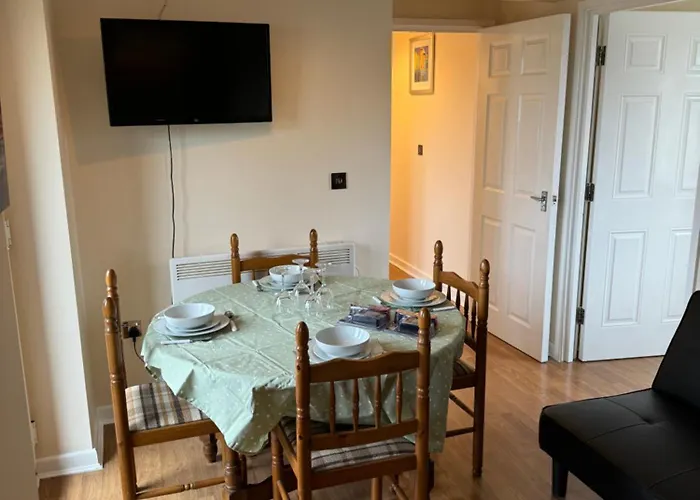 Modern, Quiet, Sleeps 9, Etihad, Coop Live, Manchester