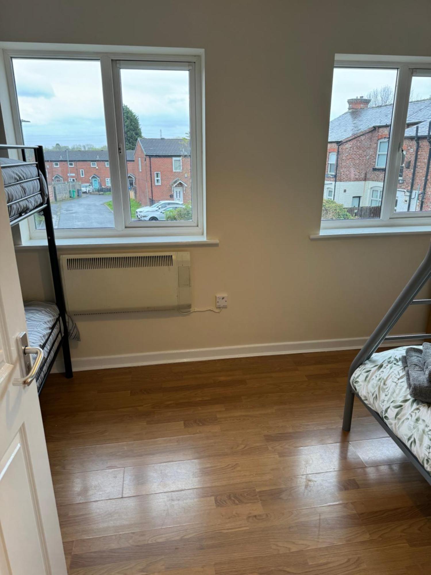 Modern, Quiet, Sleeps 9, Etihad, Coop Live, Apartment